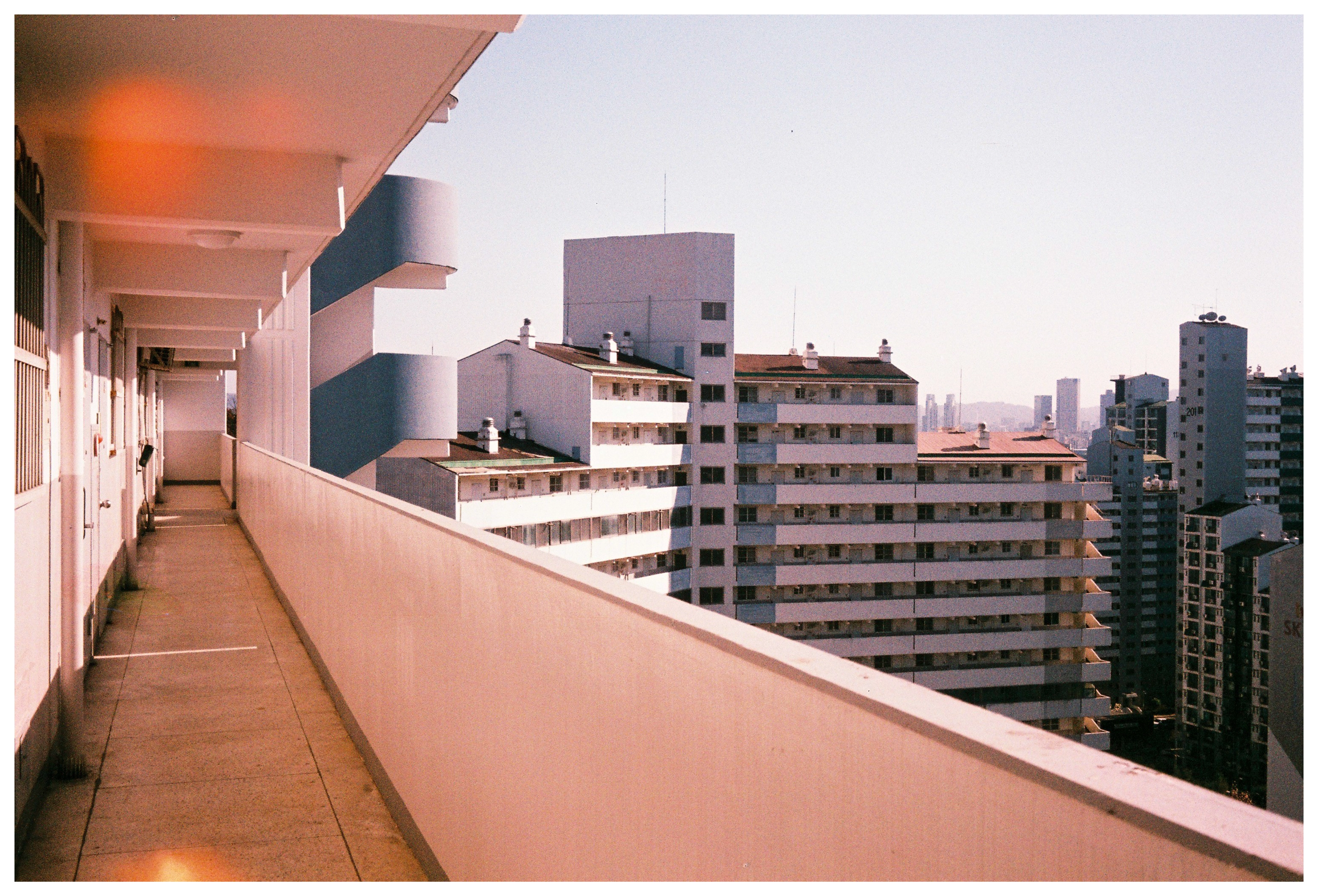 Capturing the 'Korean Vibe': Film Photographer Reveals Hidden Beauty in Everyday Streets